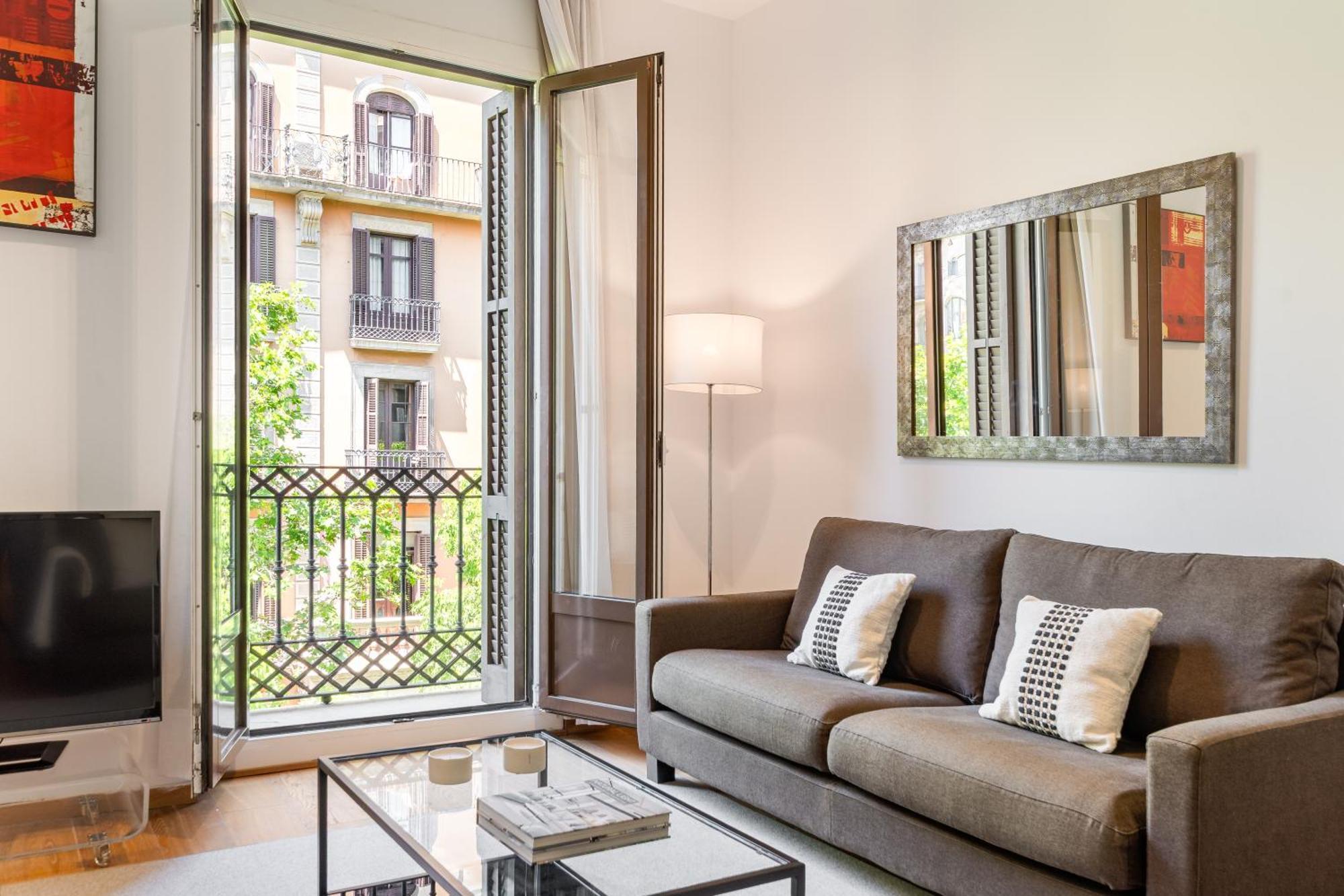 Deluxe Four-Bedroom Apartment