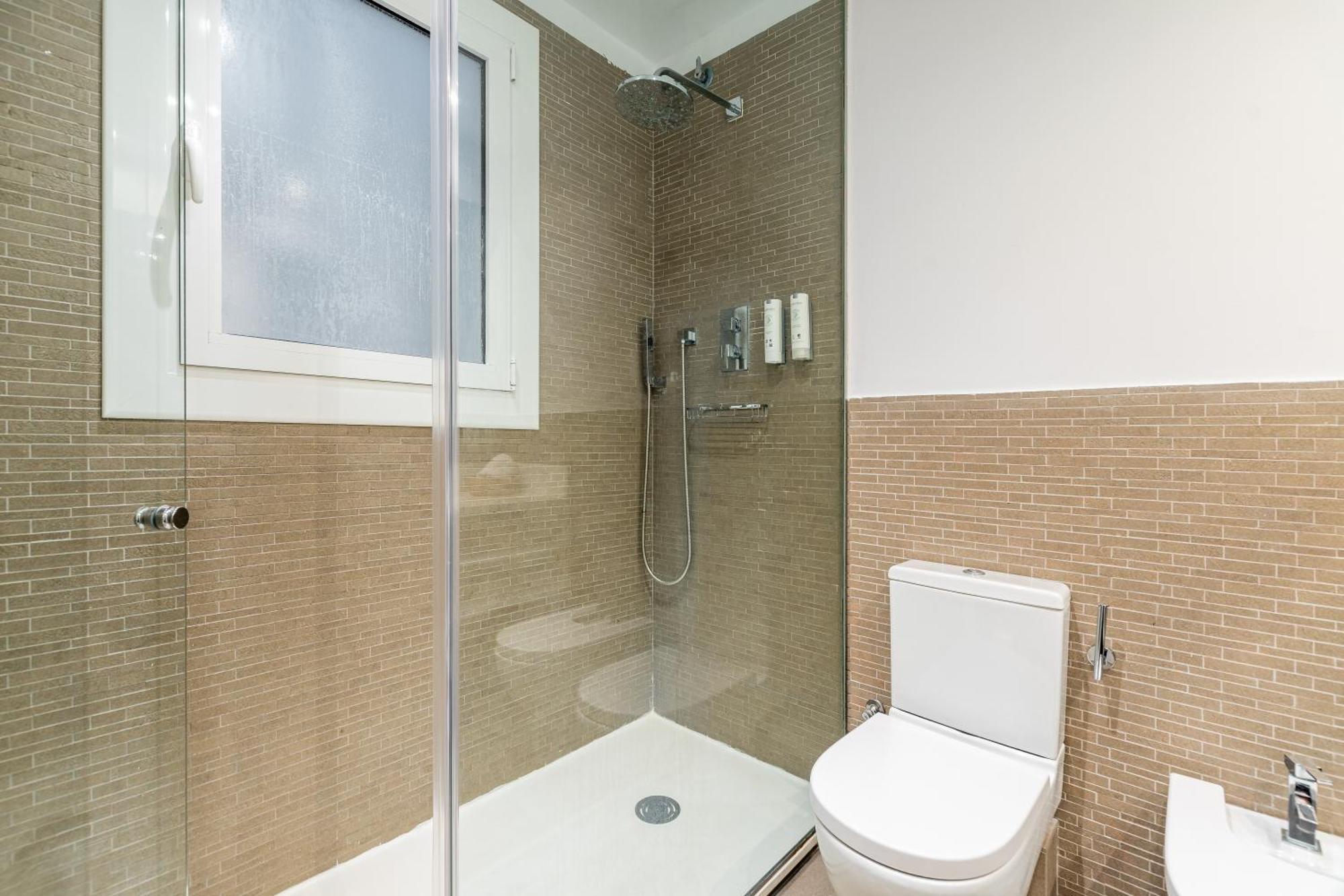 Deluxe Four-Bedroom Apartment