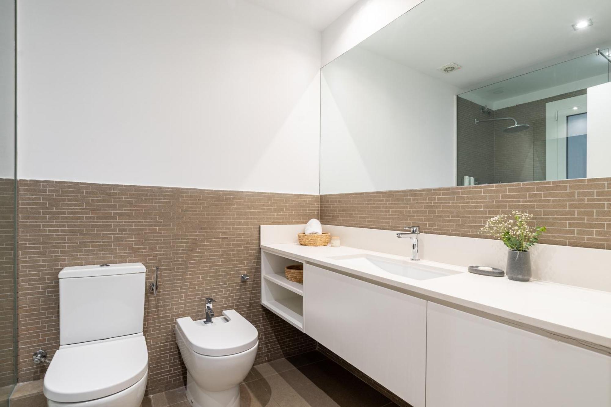 Deluxe Four-Bedroom Apartment
