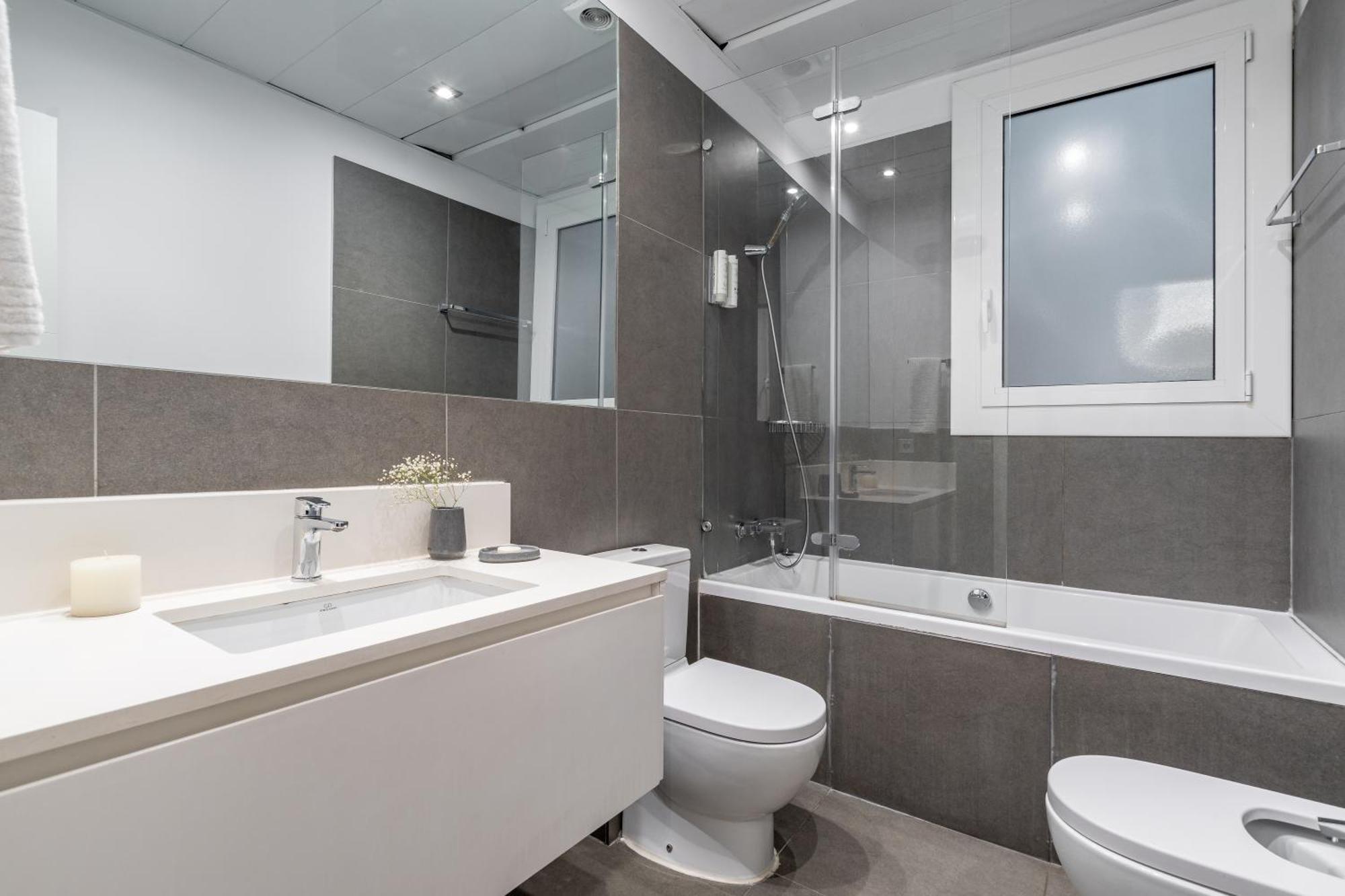 Deluxe Four-Bedroom Apartment