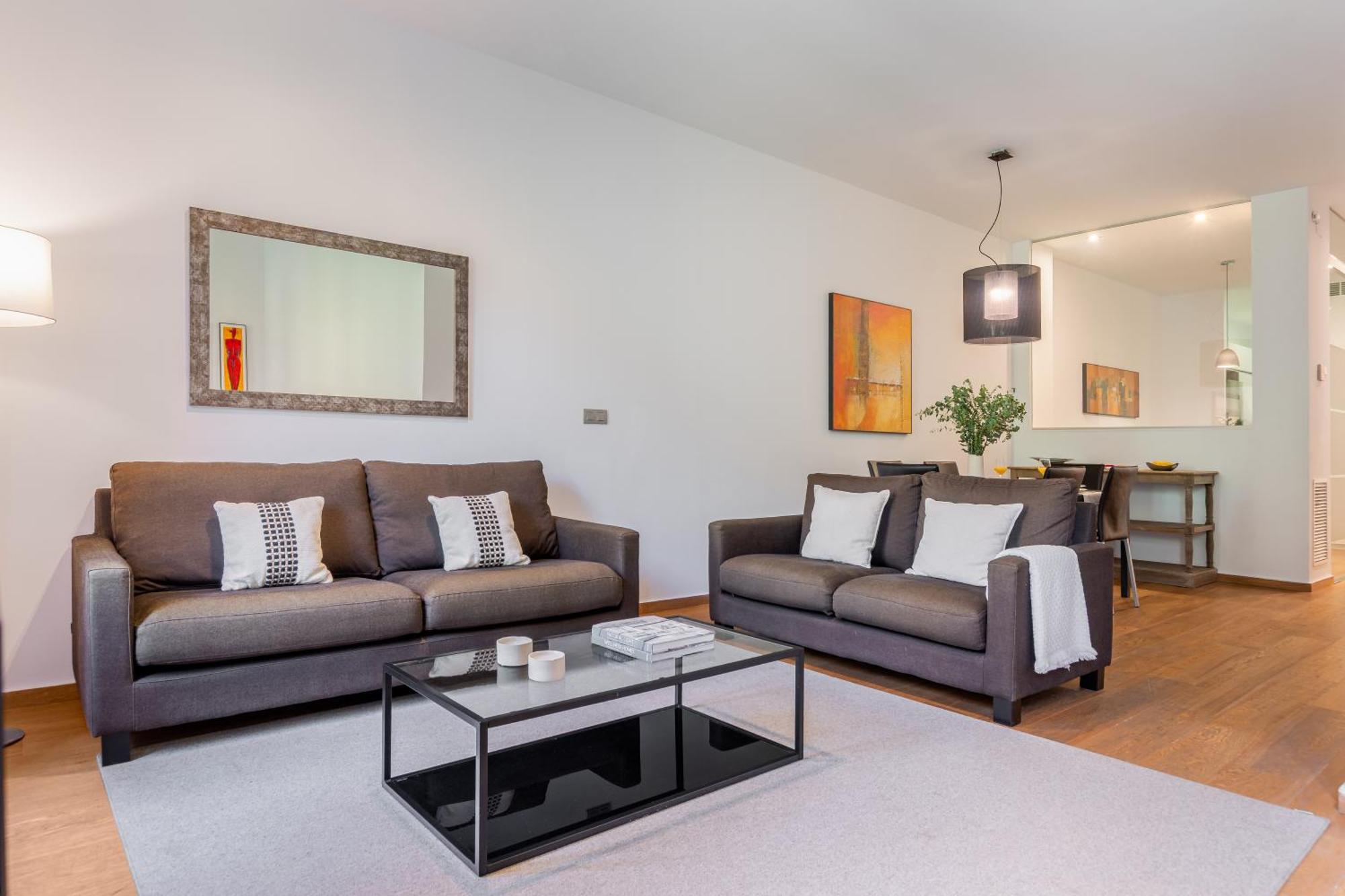 Deluxe Four-Bedroom Apartment