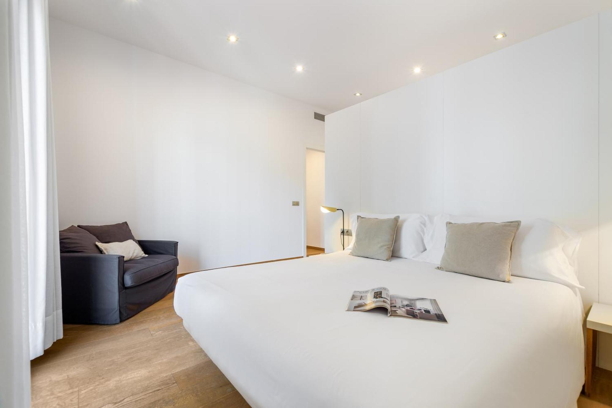 Deluxe Four-Bedroom Apartment